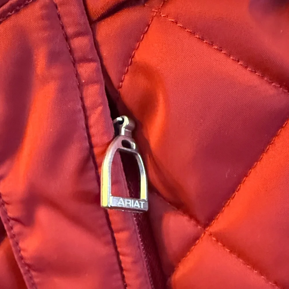 Ariat Women's Quilted Red Vest - Picture 4 of 7